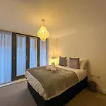 Luxury City Centre Apartment - Free Parking